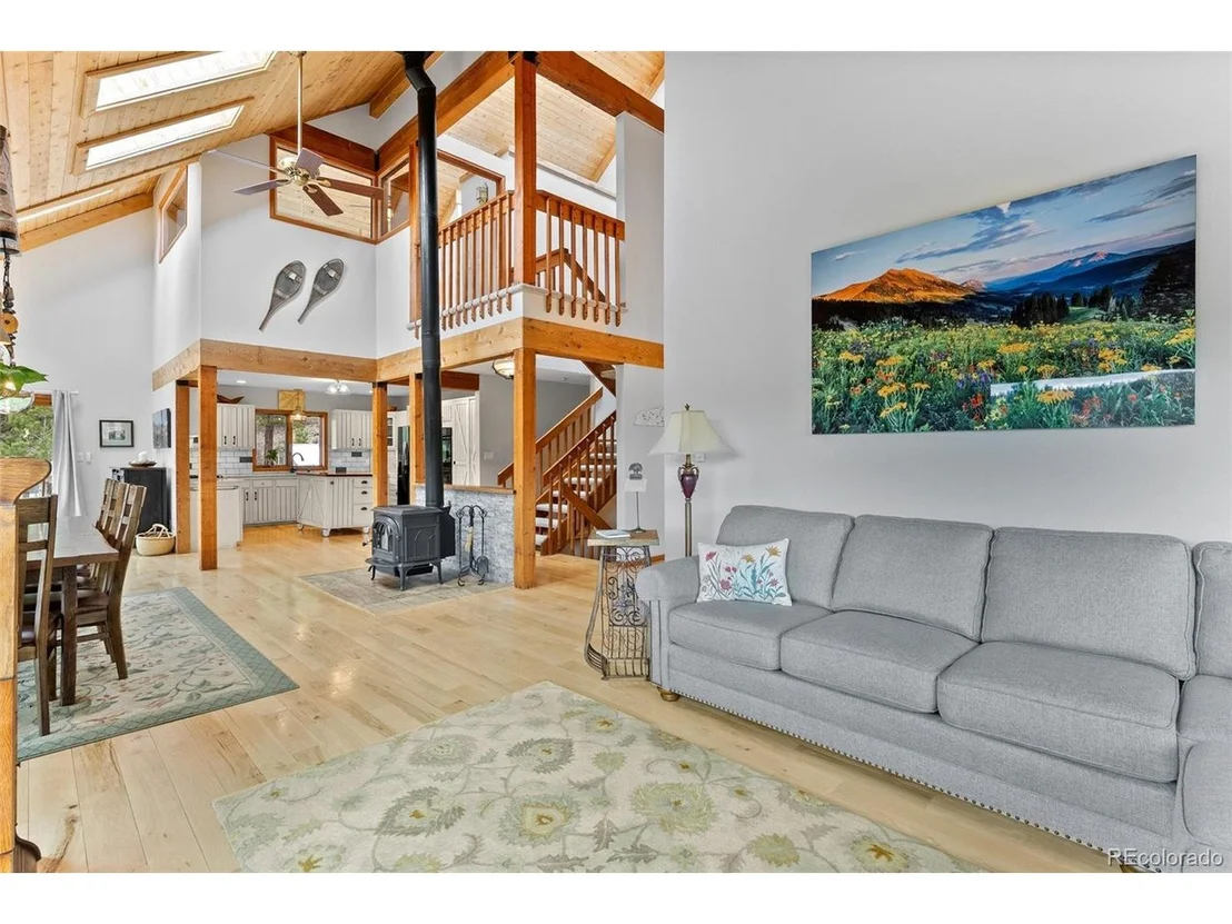 Photo of 665 Meadow Dr