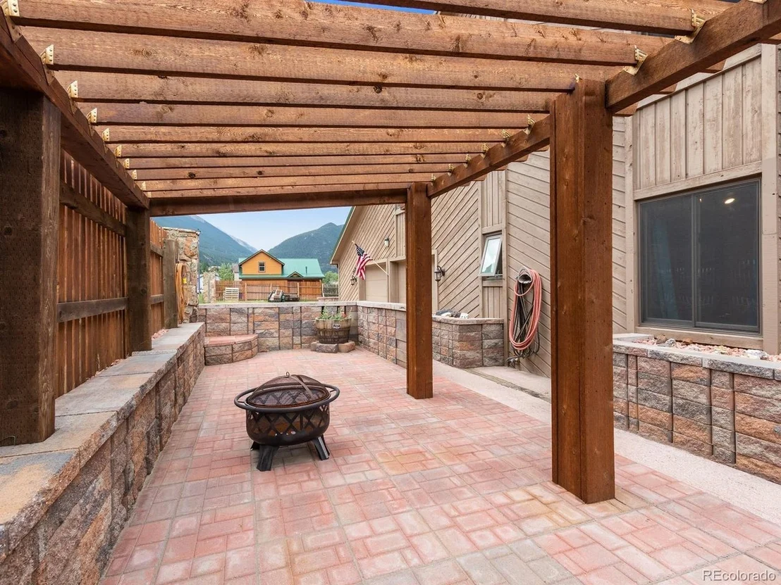 Photo of 2091 Clear Creek Dr
