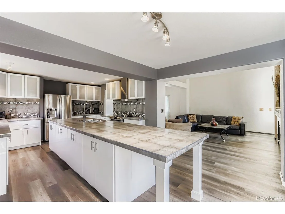 Photo of 6200 Sparrow Ave
