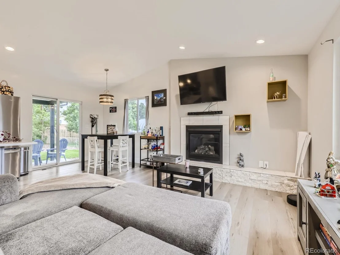 Photo of 899 Evanston St