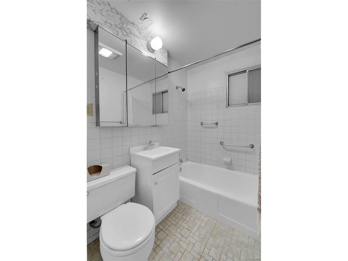 Photo of 832 Geneva St