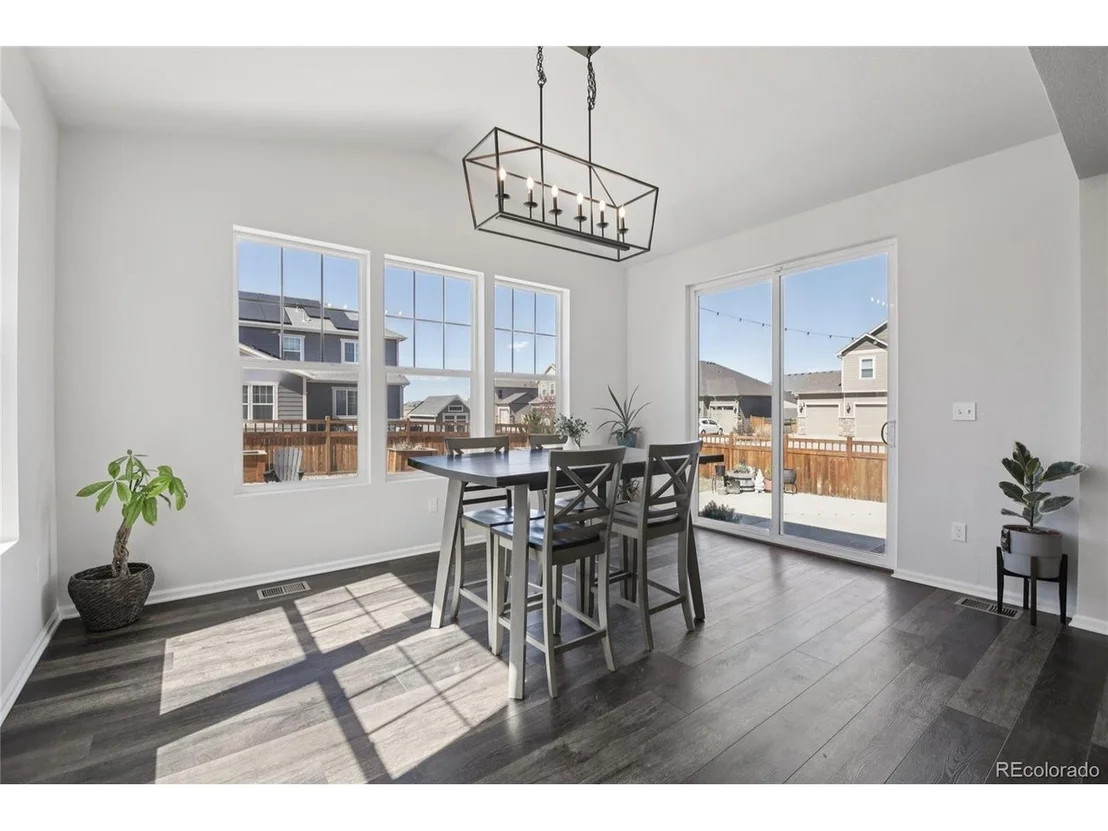 Photo of 677 Iris St