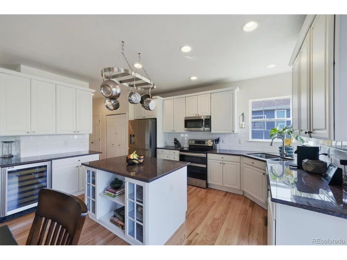 Photo of 379 Shoreham Cir