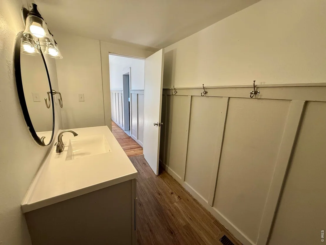 Photo of 425 Dillingham Ave