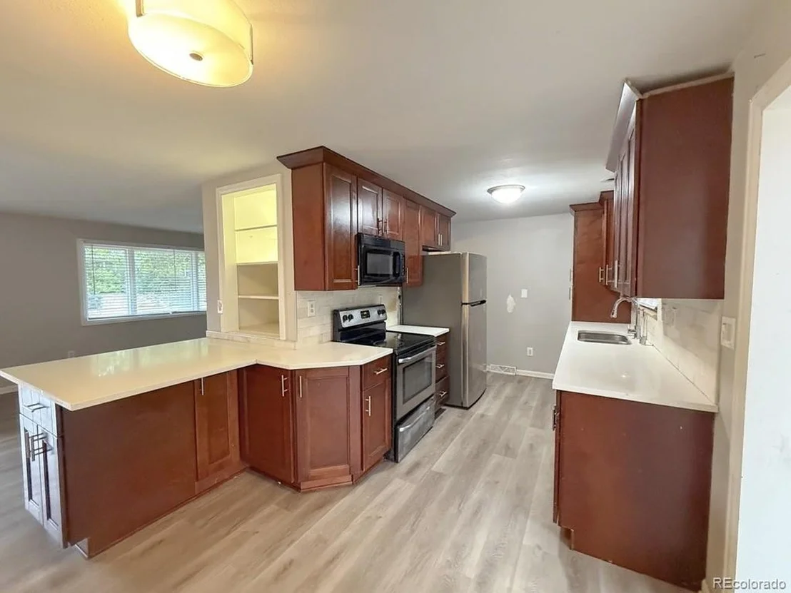 Photo of 562 W Easter Ave