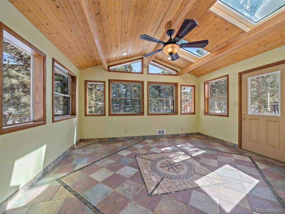 Photo of 1293 Woodside Dr