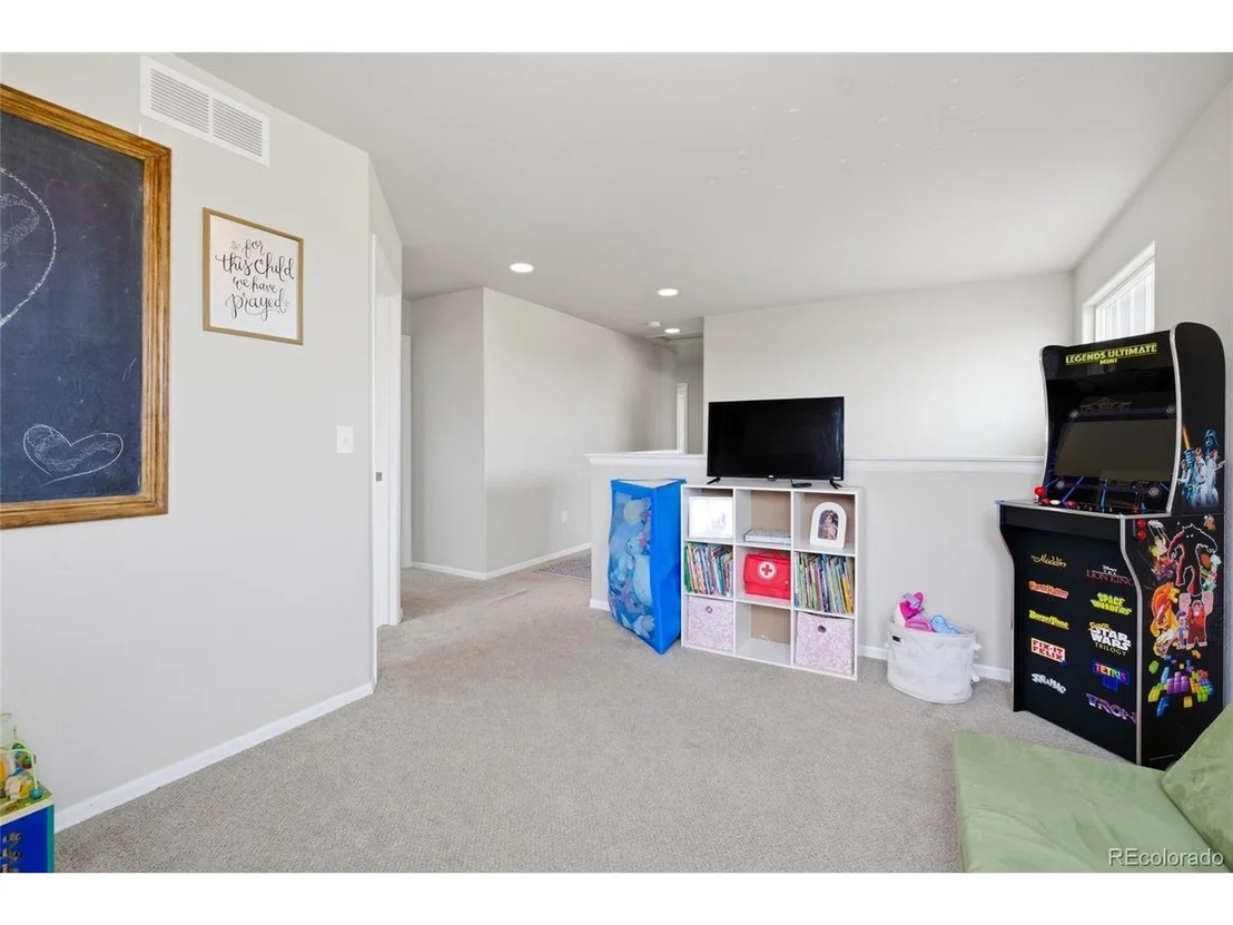 Photo of 627 Gore Range Dr