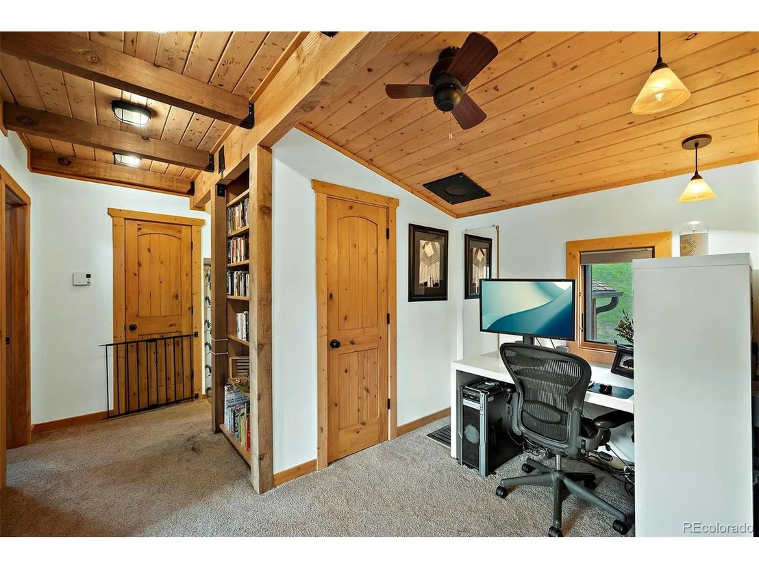 Photo of 489 Circle Dr