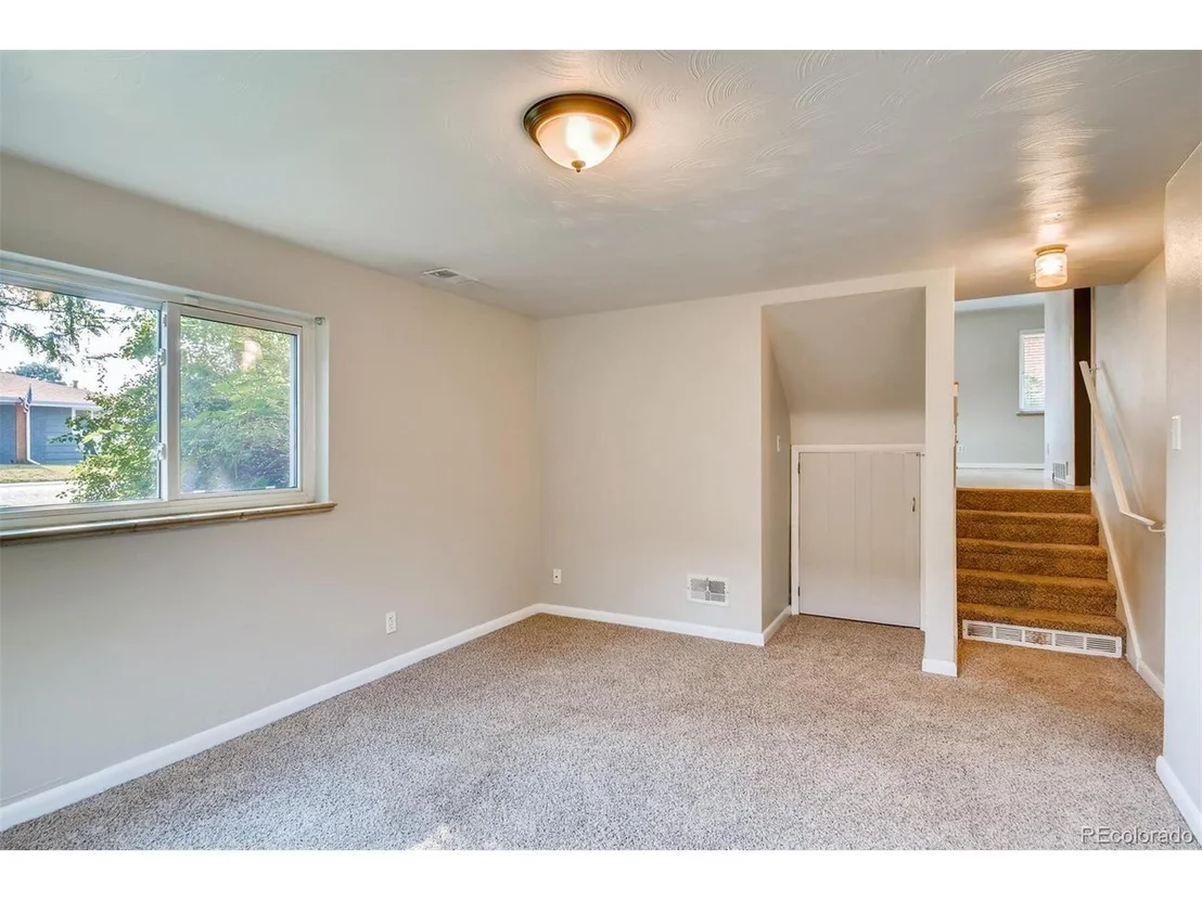 Photo of 5345 Otis St