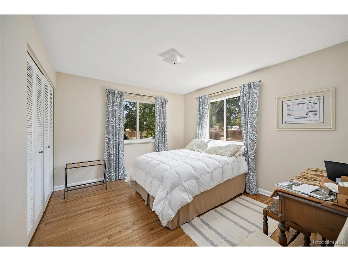 Photo of 6045 Queen St