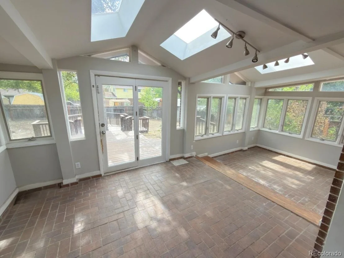 Photo of 562 W Easter Ave