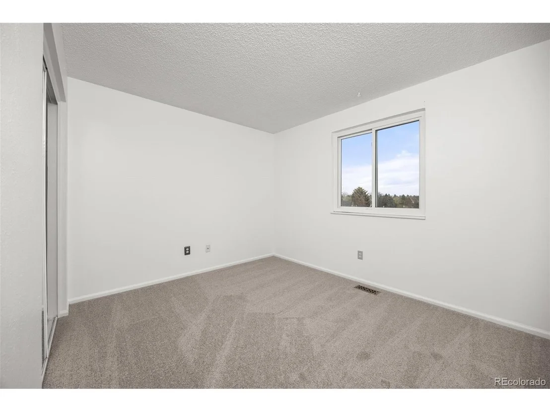 Photo of 8037 Iris Ct