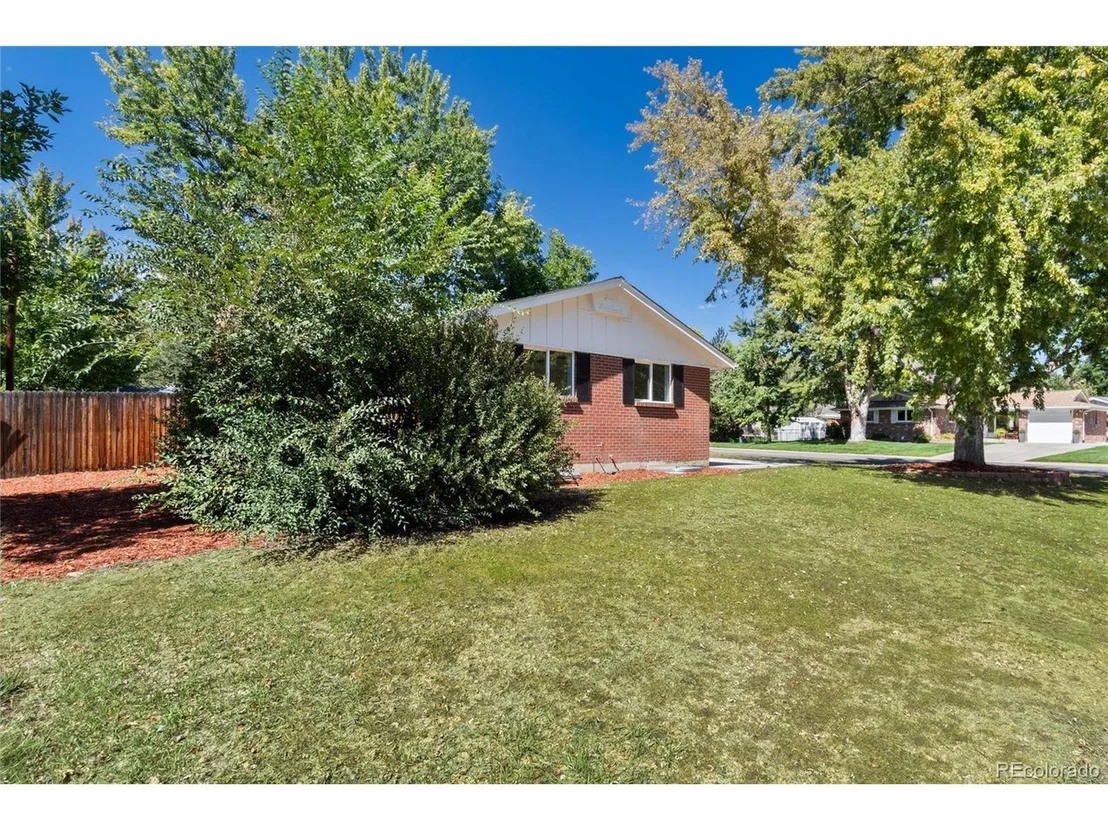 Photo of 6885 Oak Way