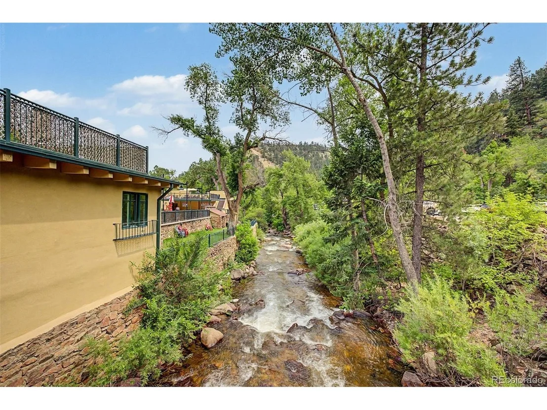 Photo of 176 Artesian Dr