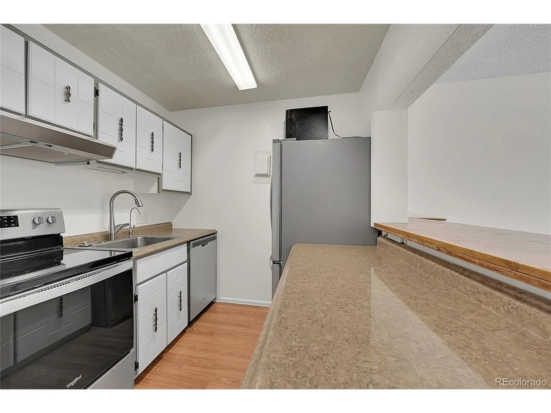 Photo of Unit 25J at 3250 Oneal Cir