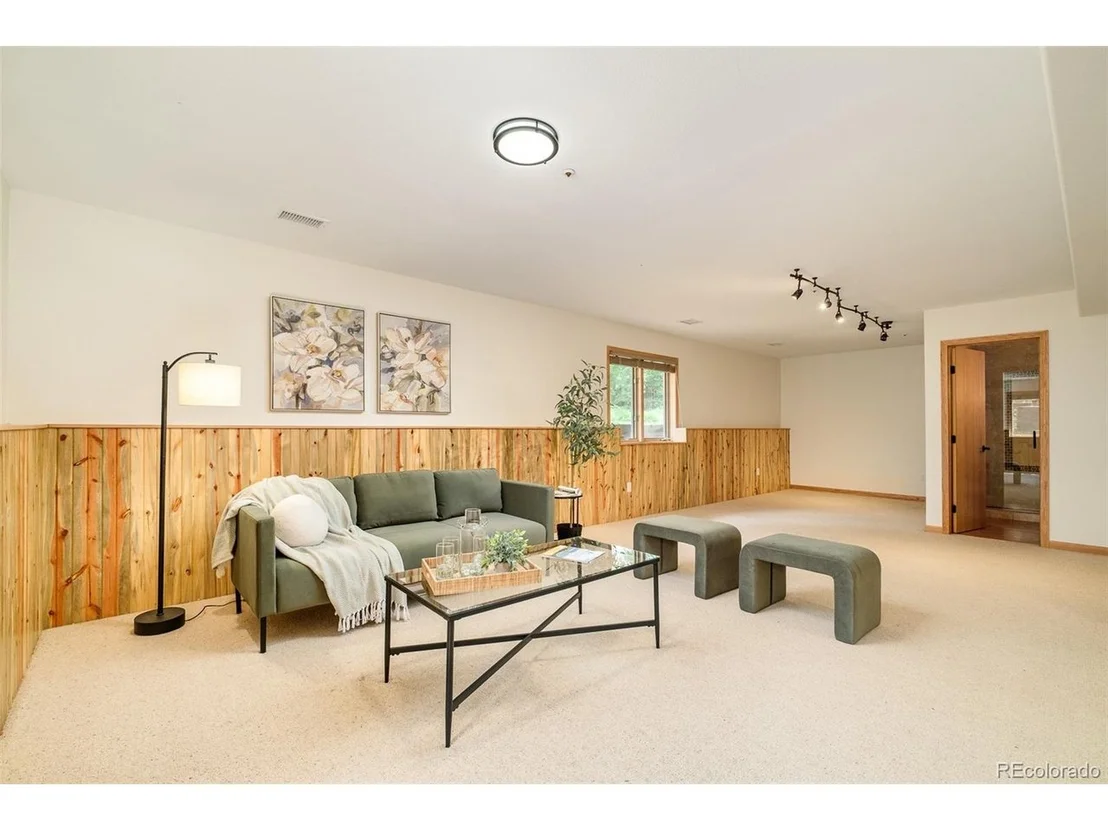 Photo of 1127 Juniper Ave