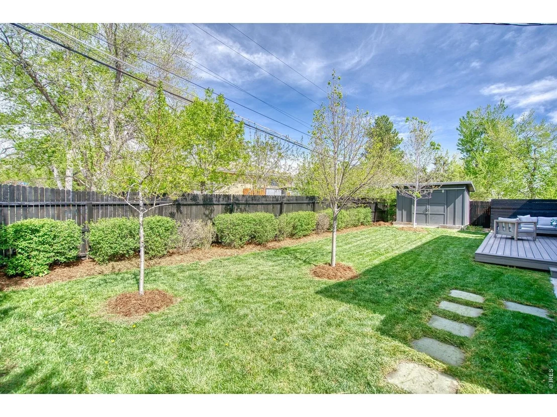 Photo of 375 Bates Ave