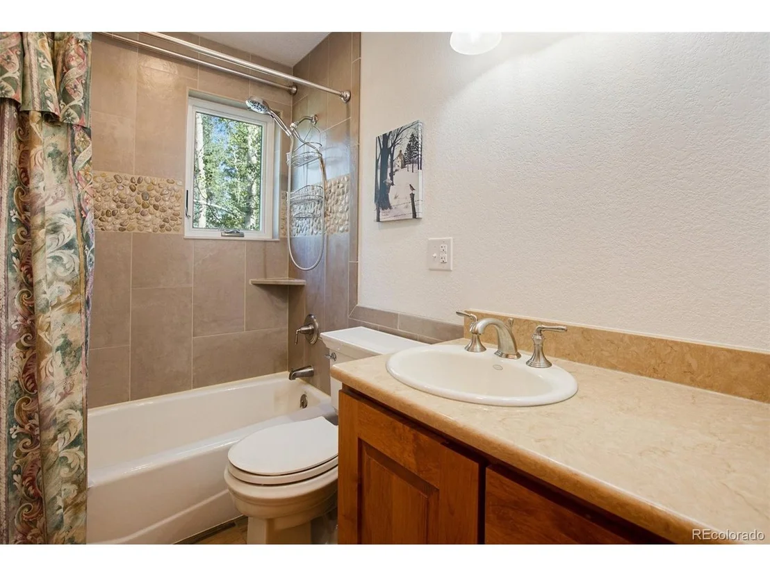 Photo of 635 Ridge Dr