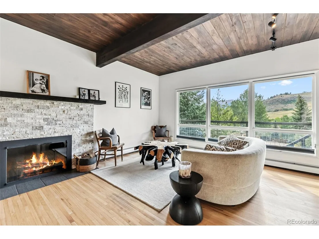 Photo of 218 Deer Path Rd