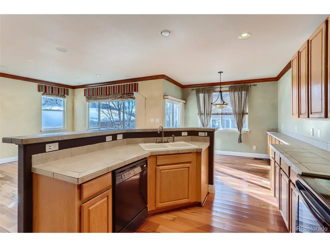 Photo of 6739 Thistle Ridge Ave
