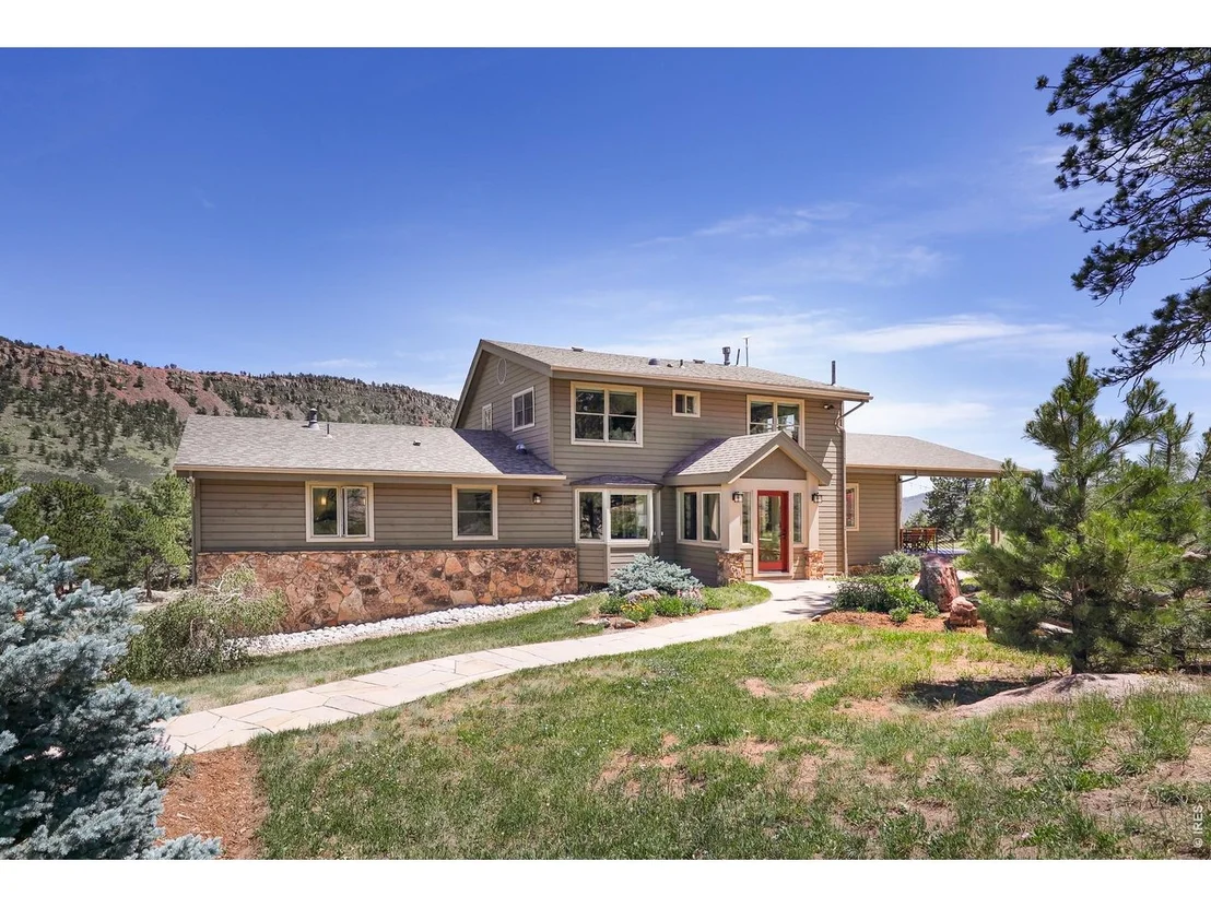 Photo of 300 Colard Ln