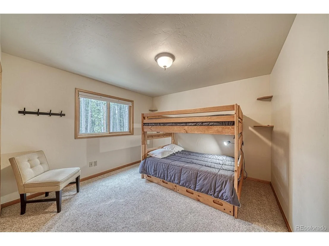 Photo of 988 Ruby Ln