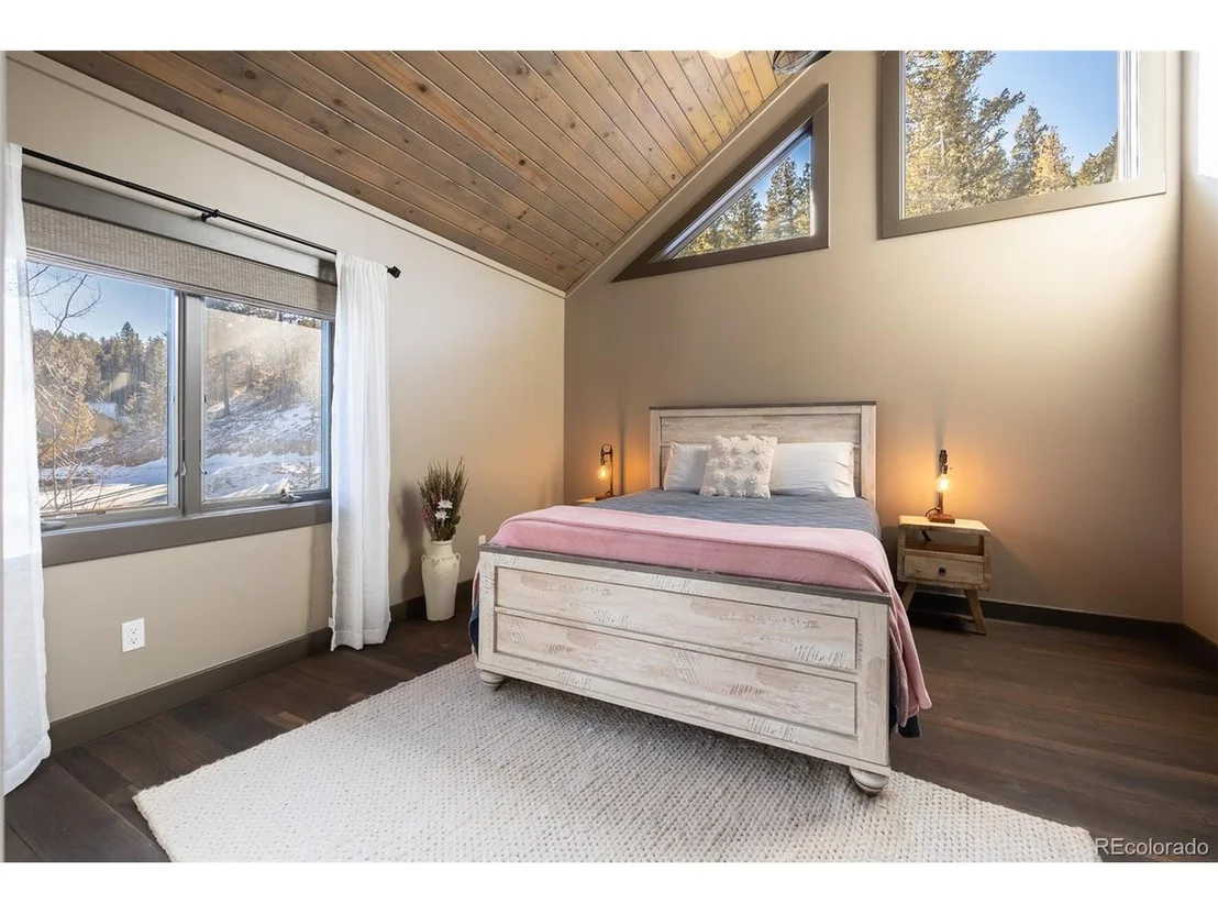 Photo of 275 Alpine Dr