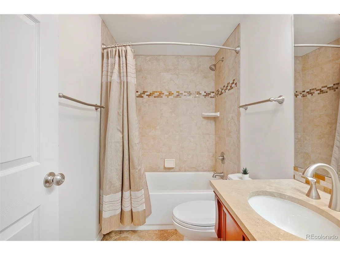 Photo of 905 Jasmine Pl