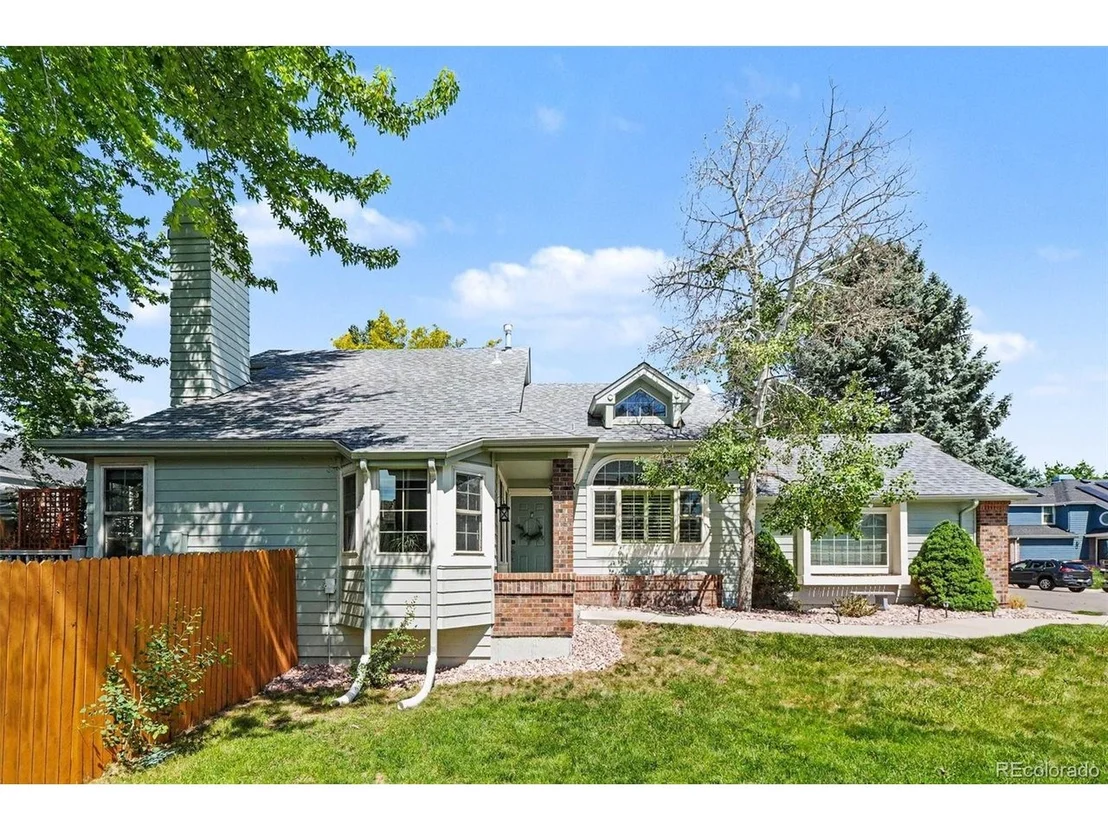 Photo of 9875 Iris St