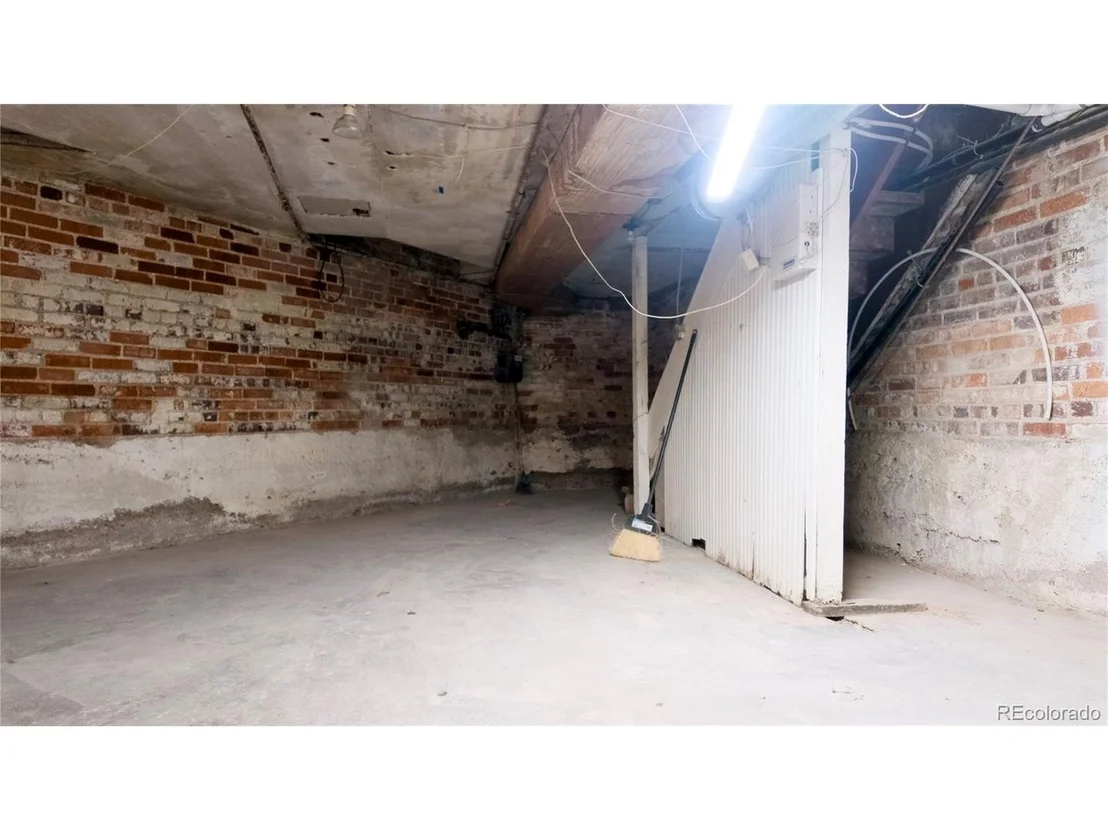 Photo of 2120 N Broadway