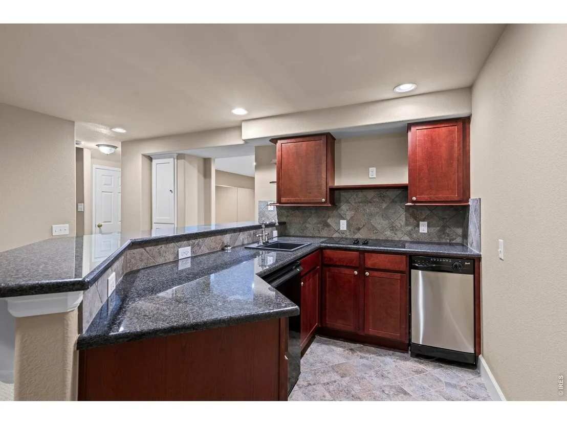 Photo of 718 Mathews Cir
