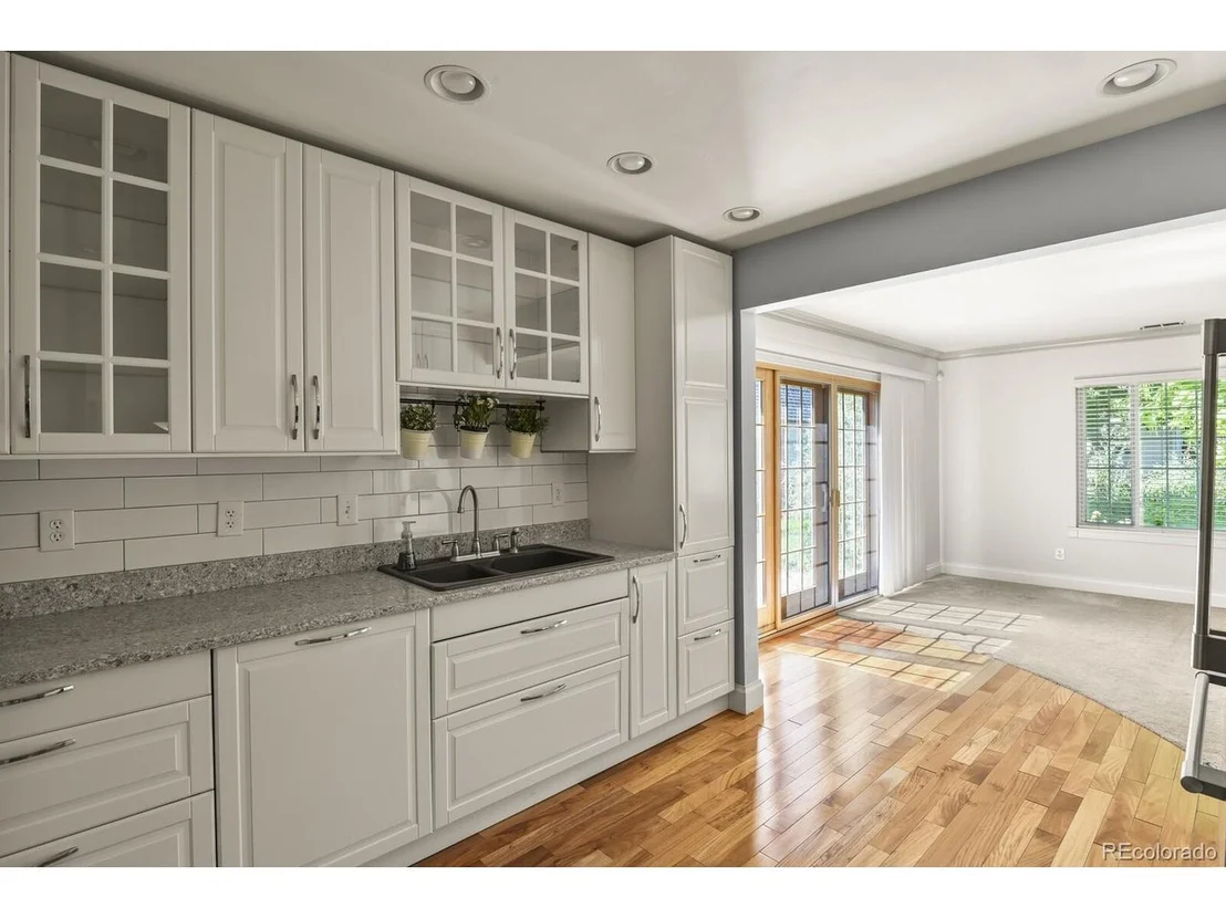 Photo of 831 Troy St