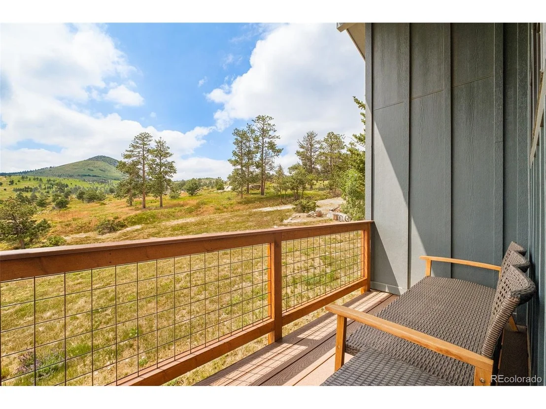 Photo of 1414 Mountain Pines Rd
