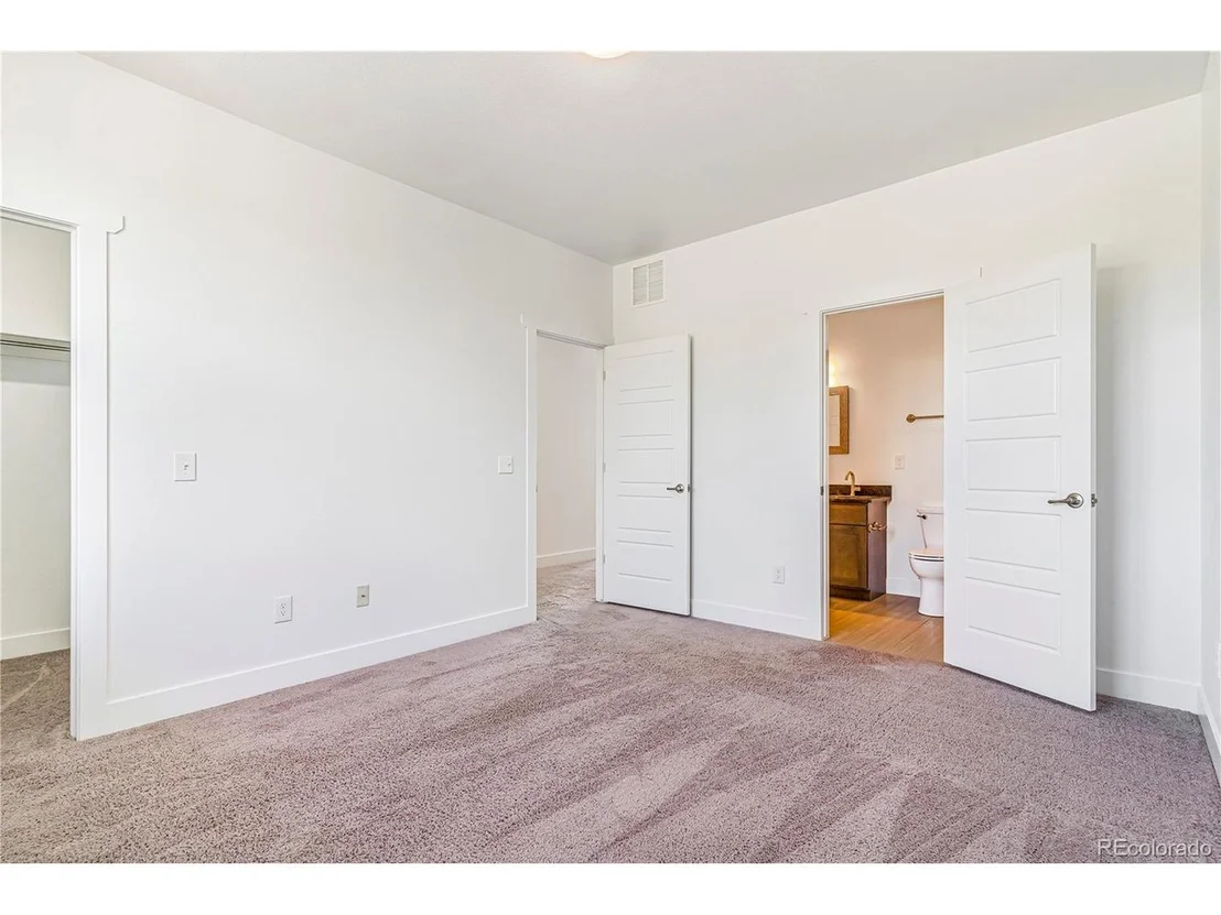 Photo of 497 Valley Way