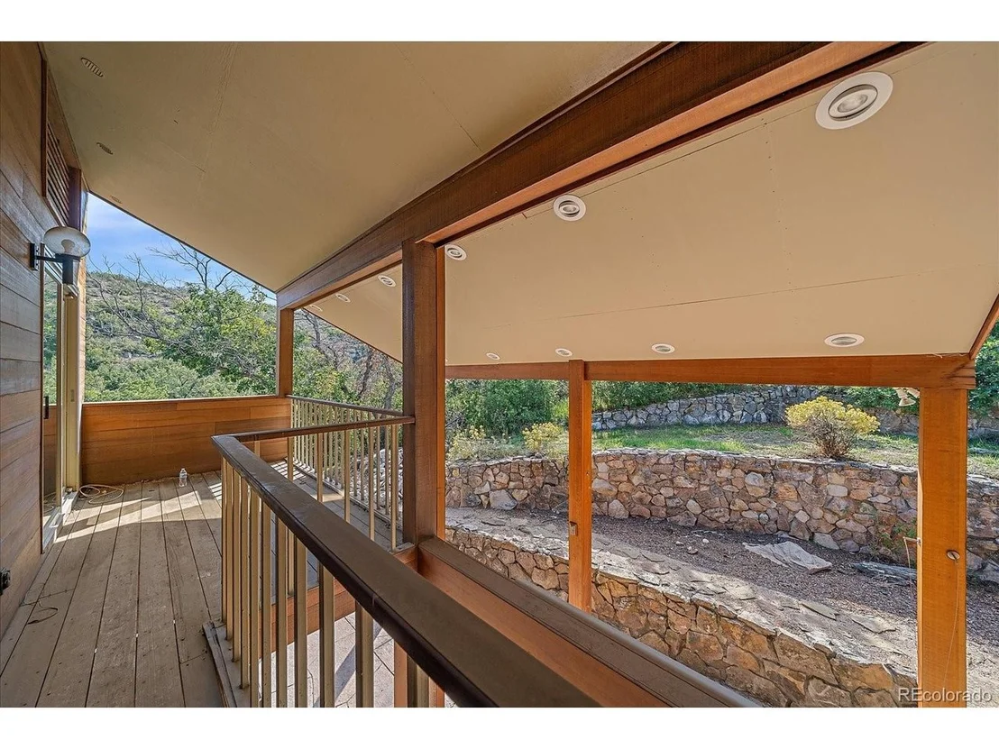 Photo of 560 Valley Rd