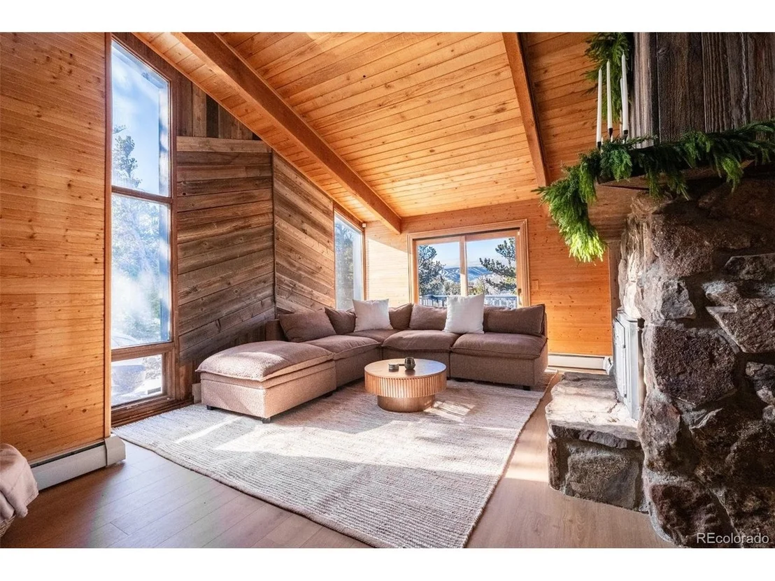 Photo of 90 Peakview Rd