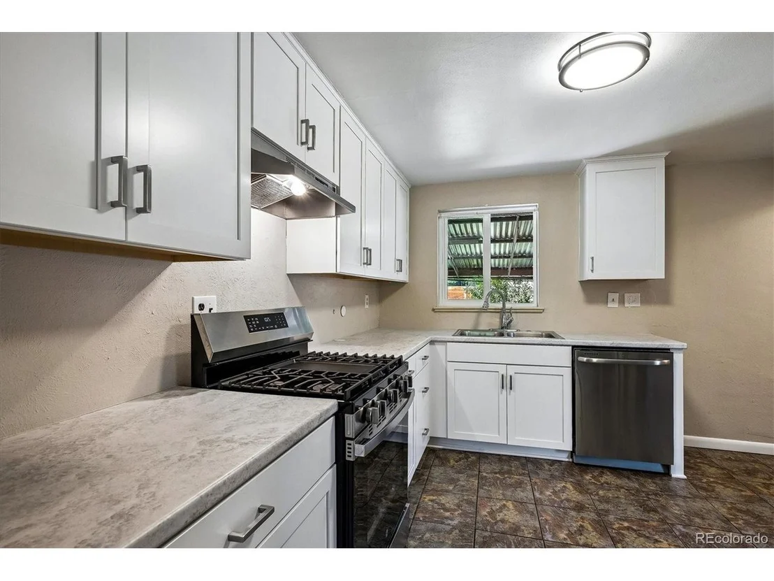 Photo of 323 Irving St