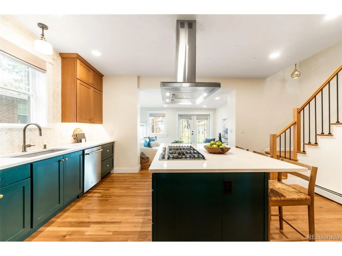 Photo of 622 Cook St
