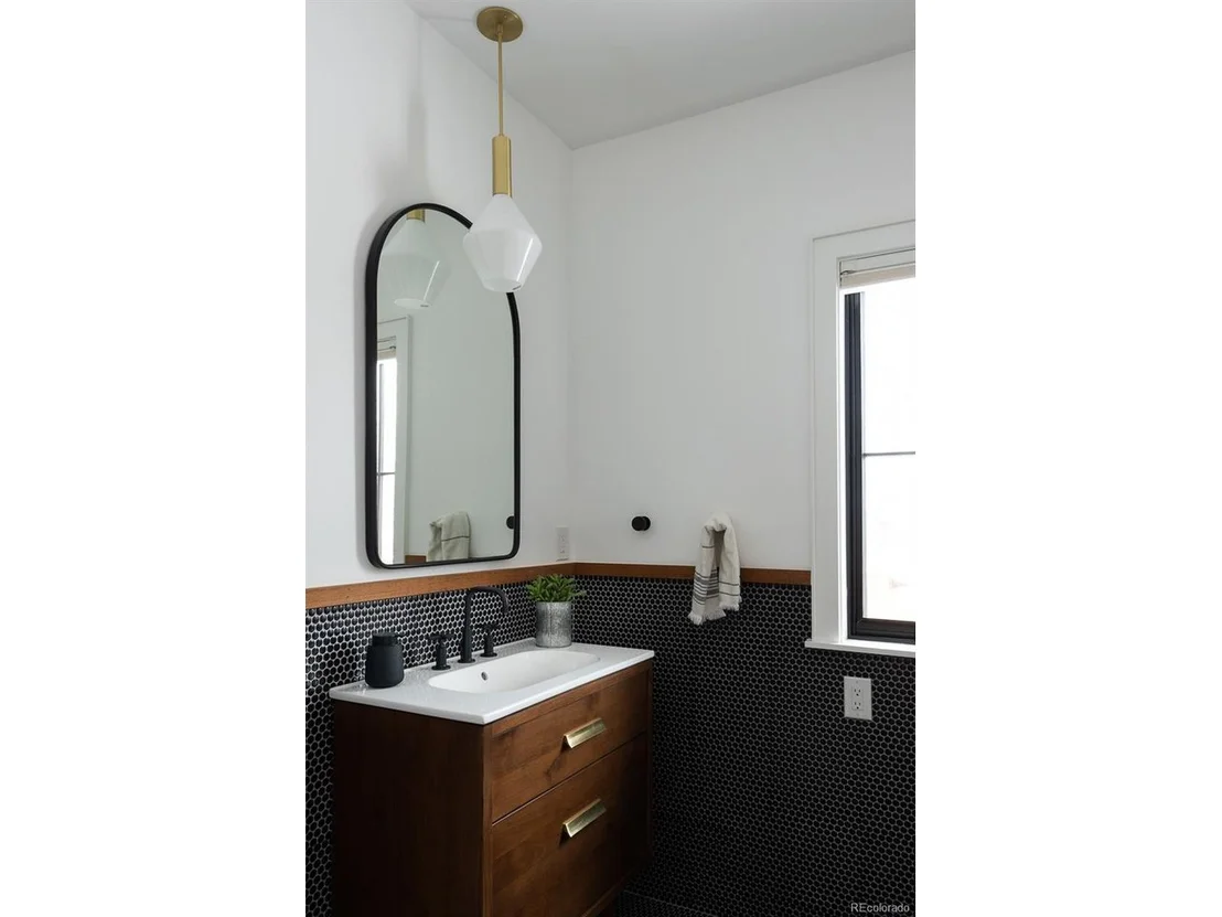 Photo of 4150 N Hooker St