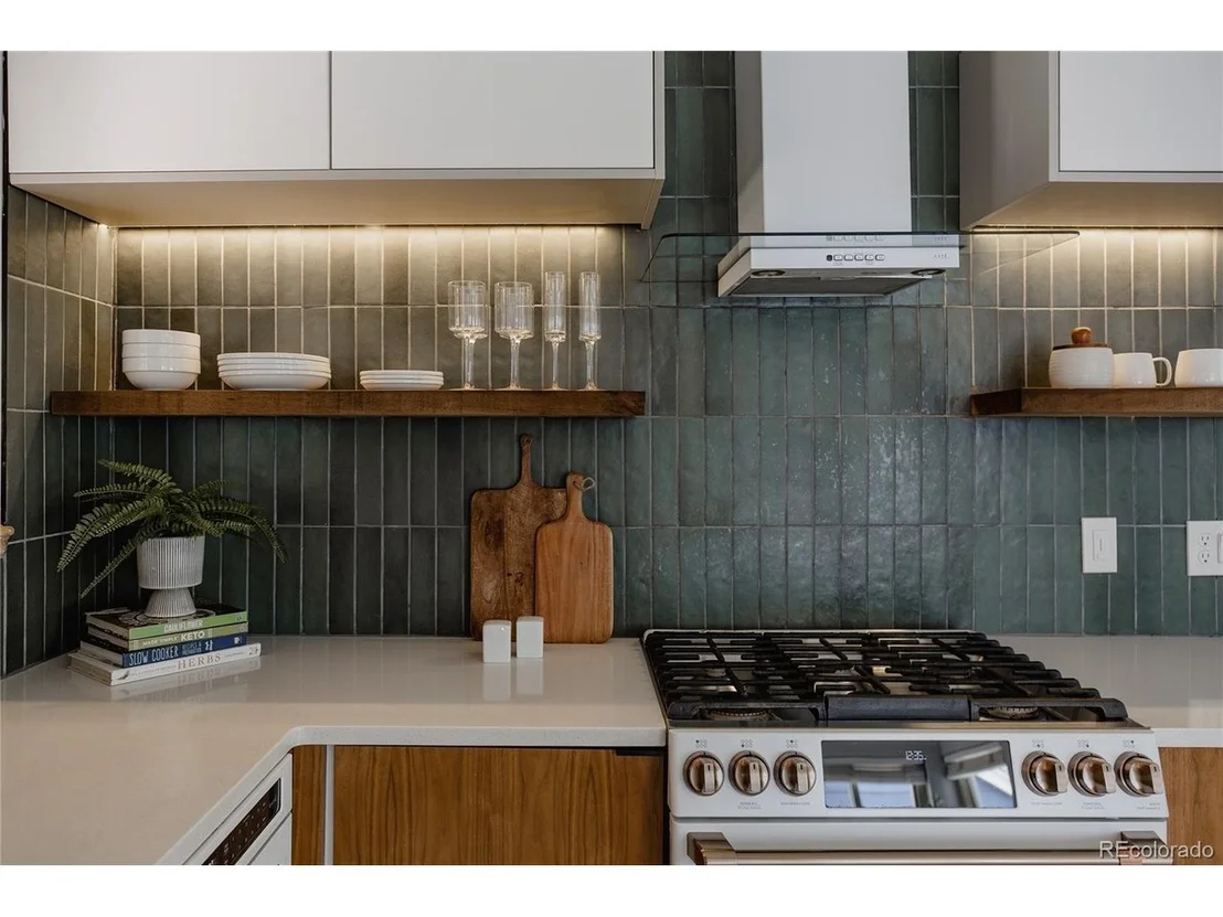 Photo of 3733 Sheridan Blvd