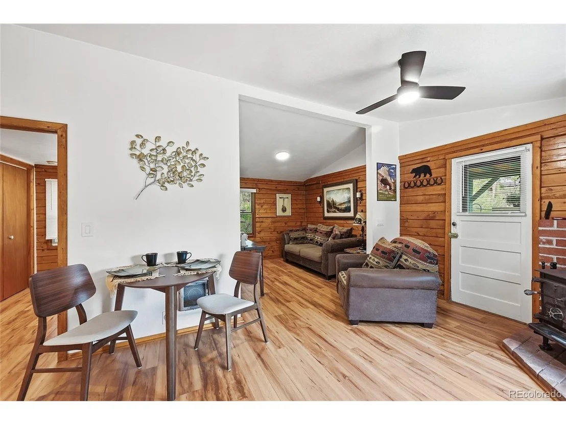 Photo of 464 Long Trail Rd