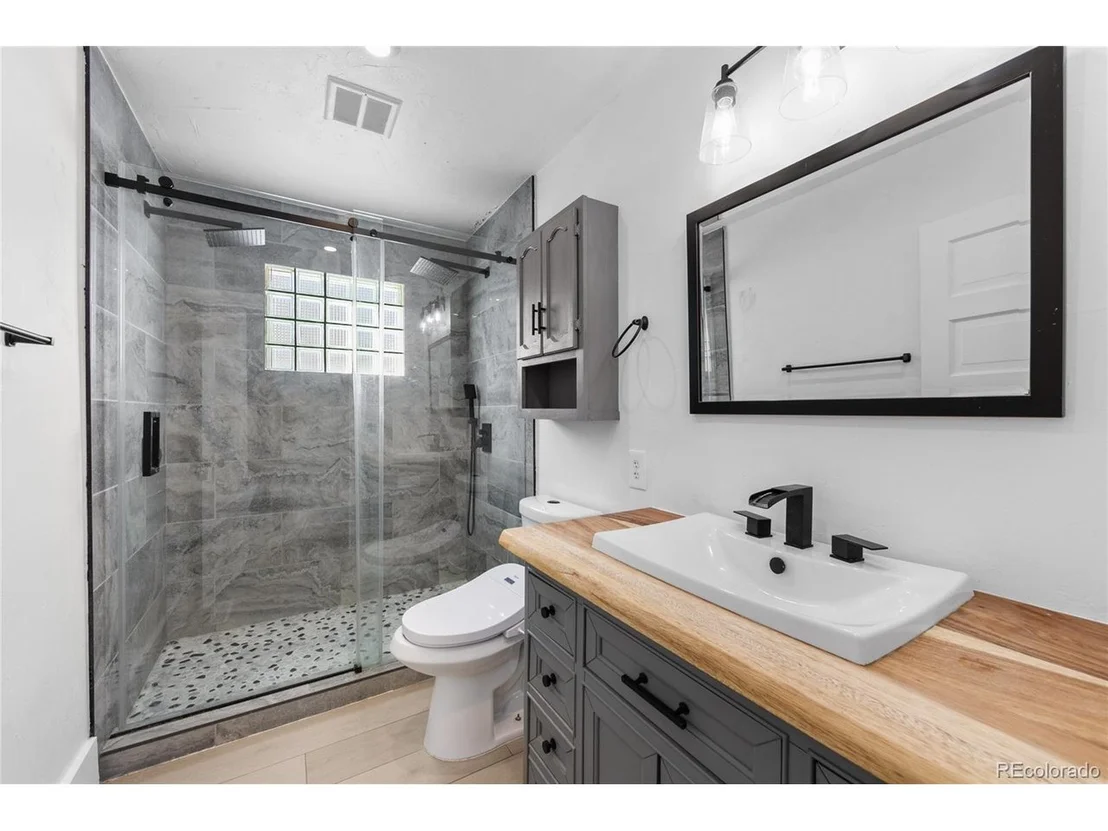 Photo of 404 S Range Ave