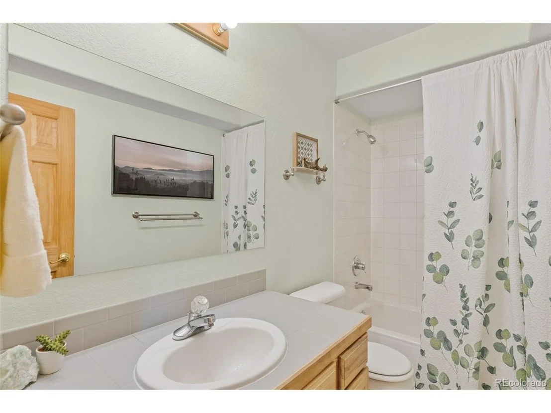 Photo of 745 N Pine Dr