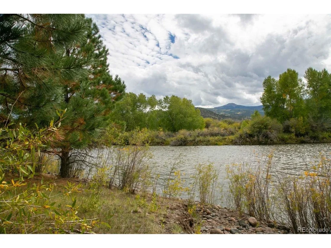 Photo of 963 Bear Creek Cir