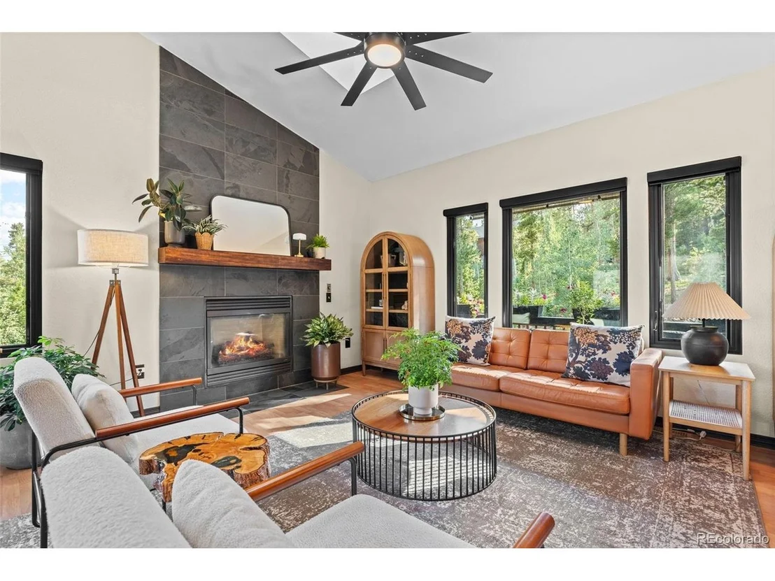 Photo of 424 W Dory Way