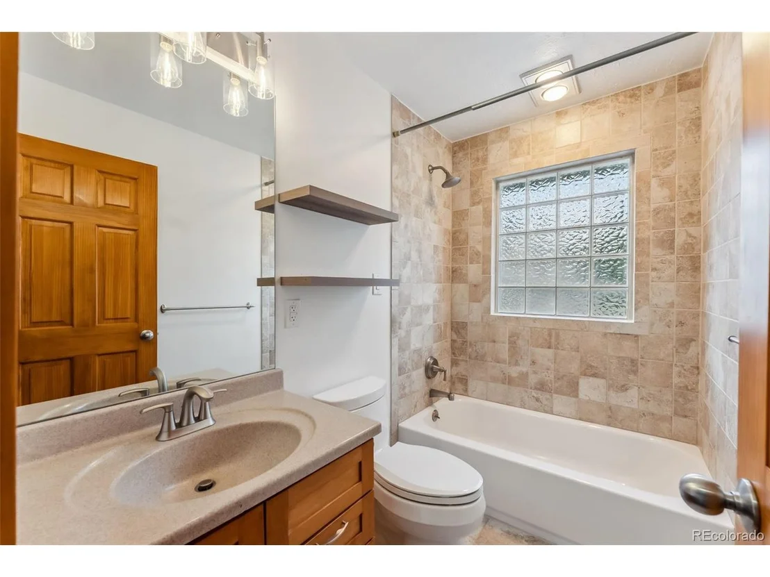 Photo of 475 Vail Cir