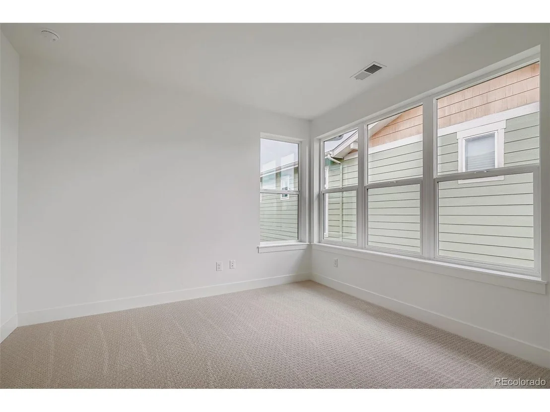 Photo of 948 Promenade Dr