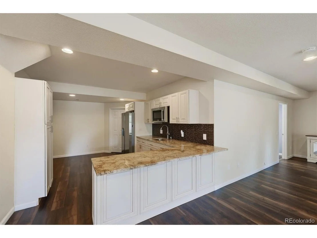 Photo of 379 Shoreham Cir