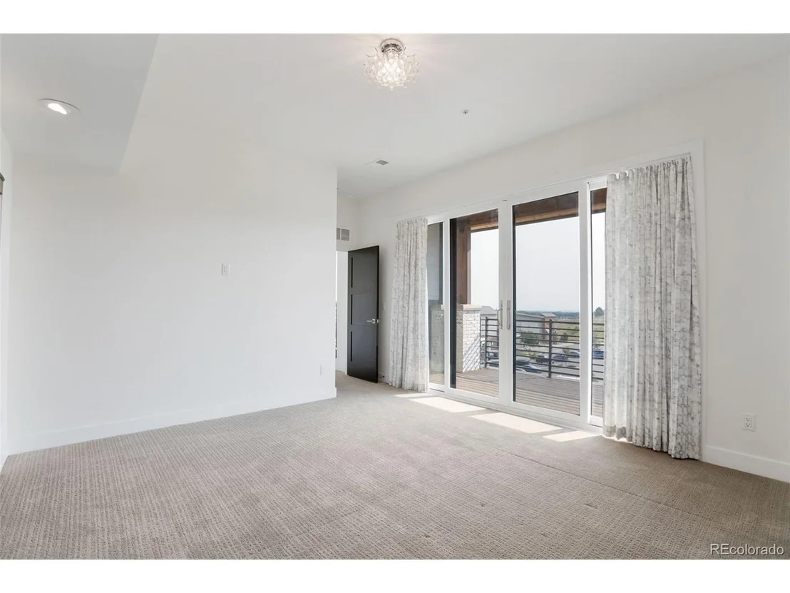 Photo of 410 Superior Dr