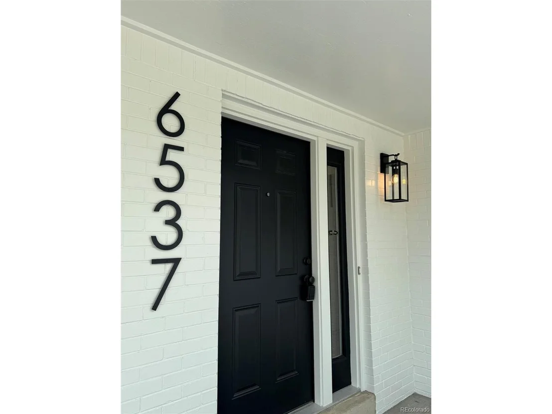 Photo of 6537 Everett St